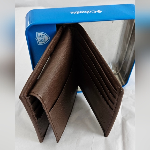 Columbia Wallet NIB - Picture 7 of 9